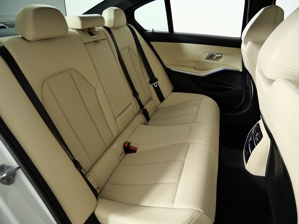 Thumbnail: 2025 BMW 3 Series - 31