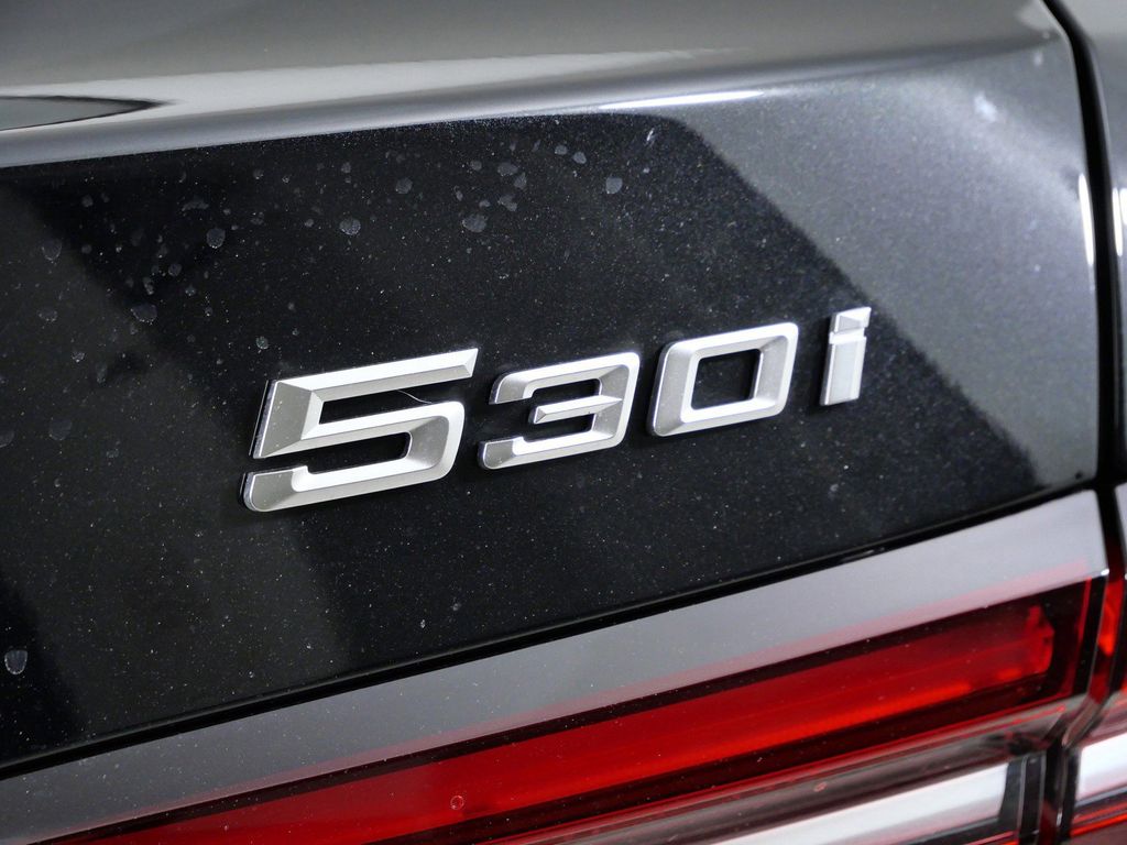 Thumbnail: 2026 BMW 5 Series - 12