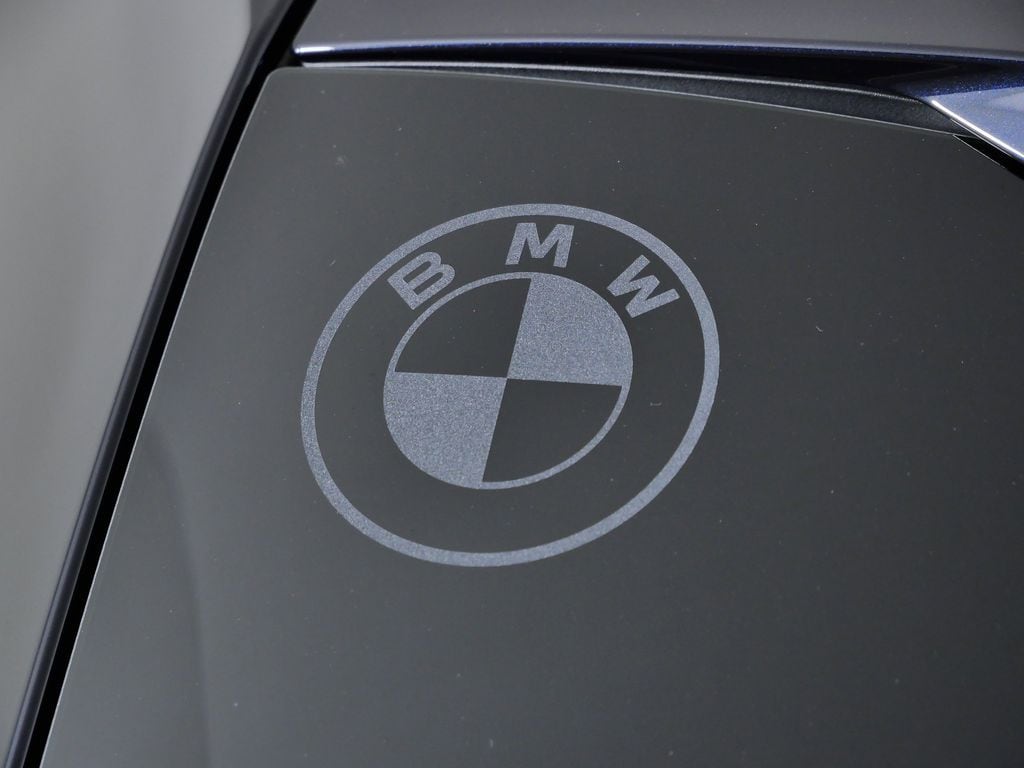 Thumbnail: 2026 BMW XM - 12