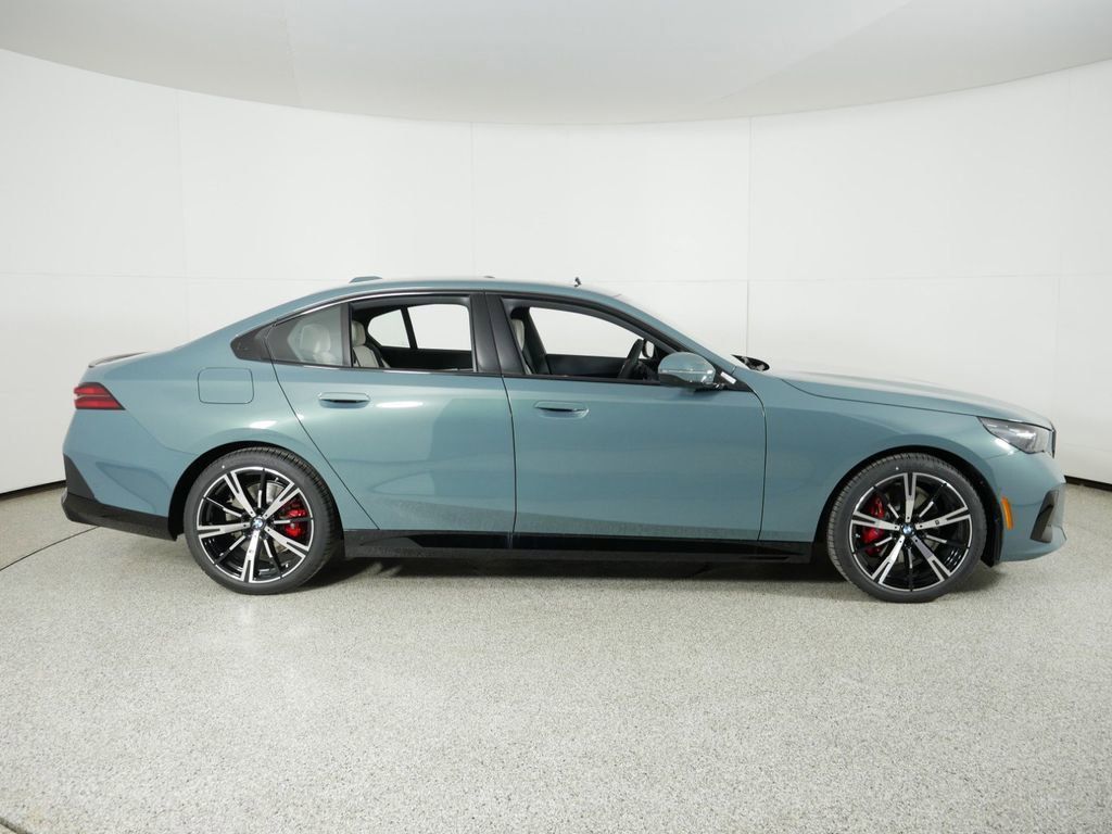Thumbnail: 2025 BMW 5 Series - 9
