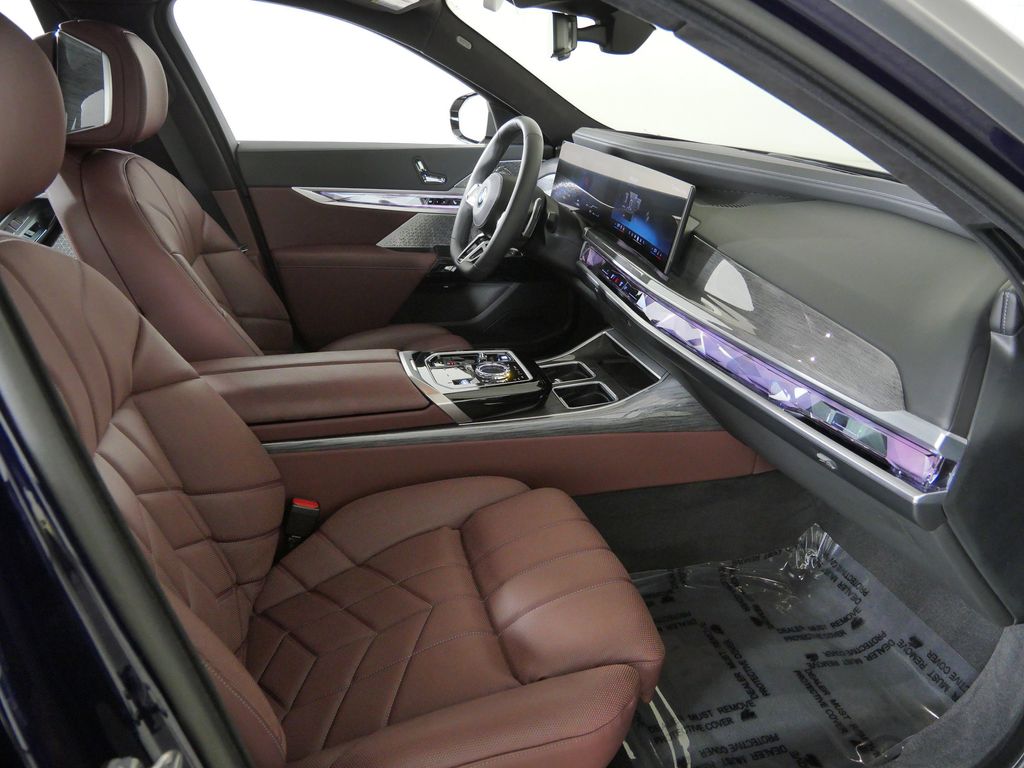 Thumbnail: 2023 BMW 7 Series - 26