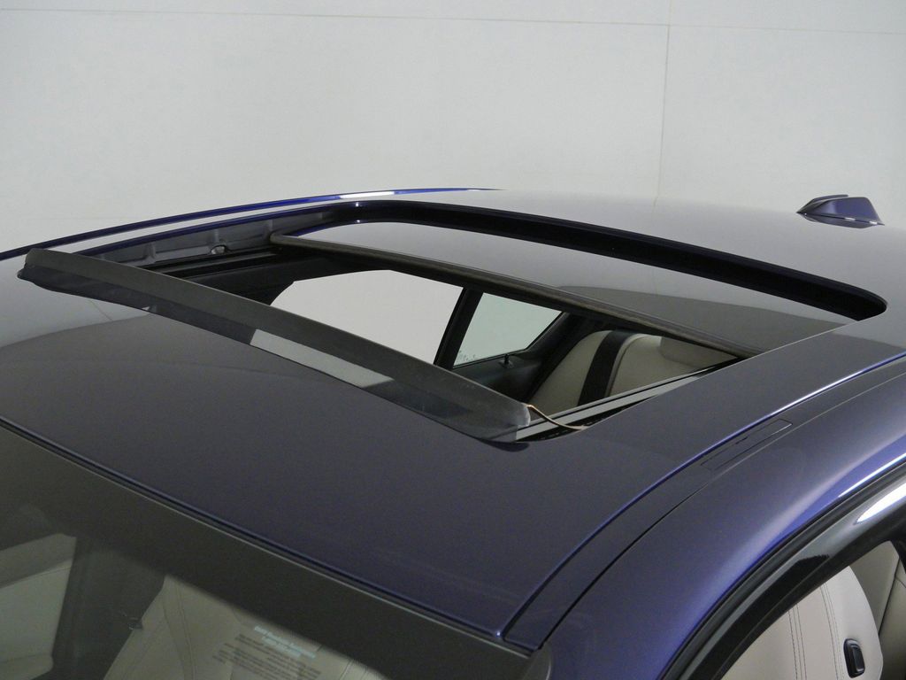 Thumbnail: 2023 BMW 3 Series - 21