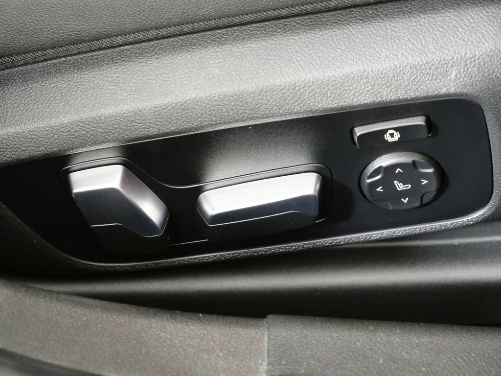 Thumbnail: 2019 BMW 3 Series - 23