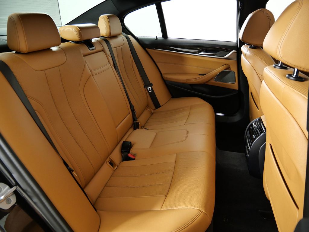 Thumbnail: 2021 BMW 5 Series - 27