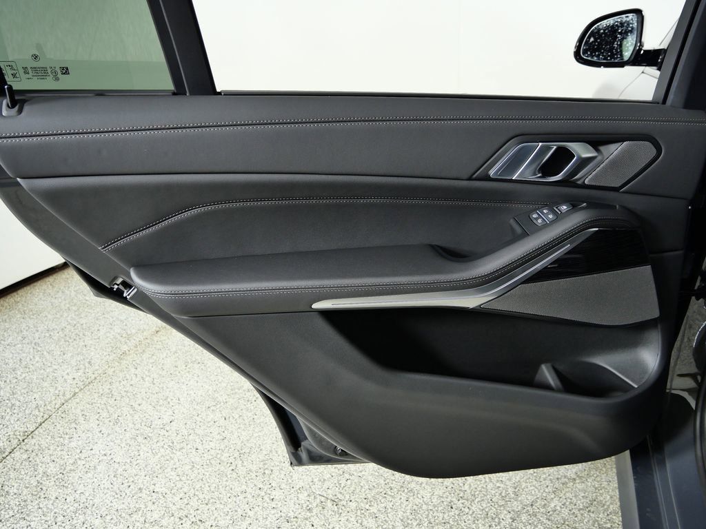 Thumbnail: 2026 BMW X7 - 34