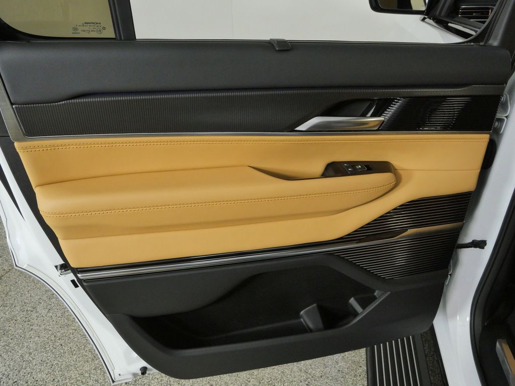 Thumbnail: 2023 Jeep Grand Wagoneer - 33