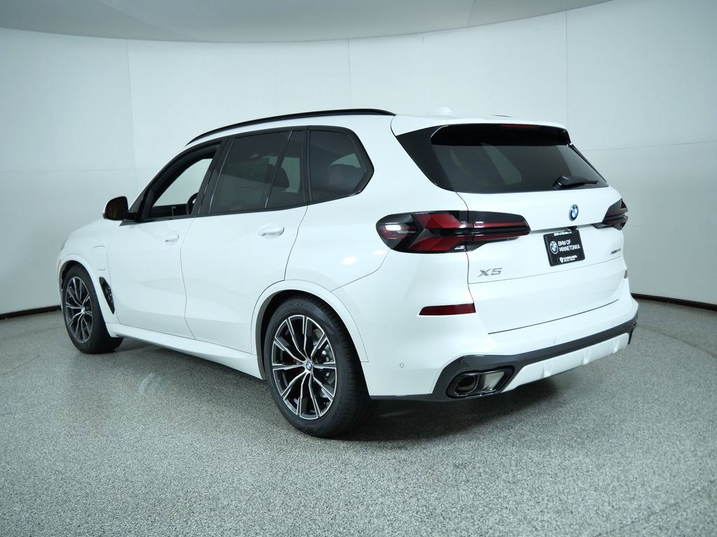 Thumbnail: 2026 BMW X5 - 16