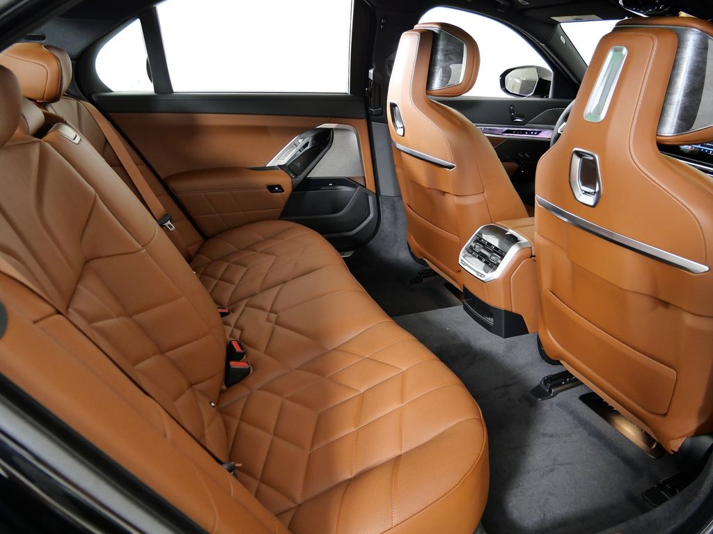 Thumbnail: 2026 BMW 7 Series - 26