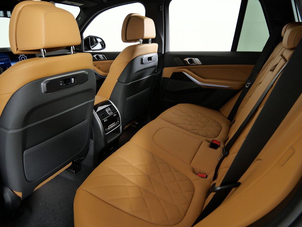 Thumbnail: 2026 BMW X5 - 32