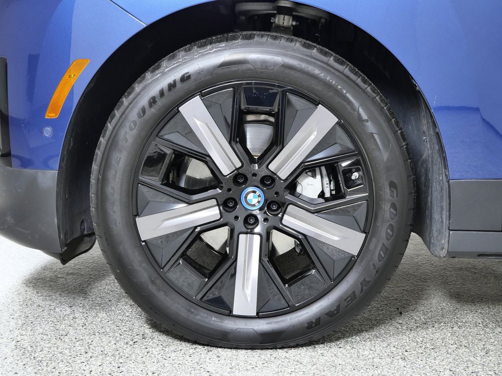 Thumbnail: 2025 BMW iX - 21