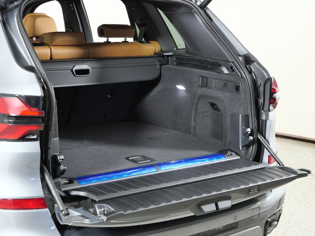 Thumbnail: 2026 BMW X5 - 29