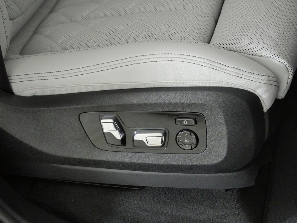 Thumbnail: 2026 BMW X5 - 22
