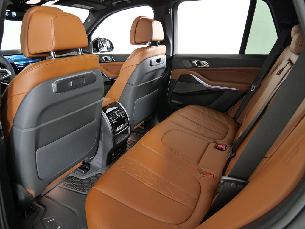 Thumbnail: 2026 BMW X5 - 32