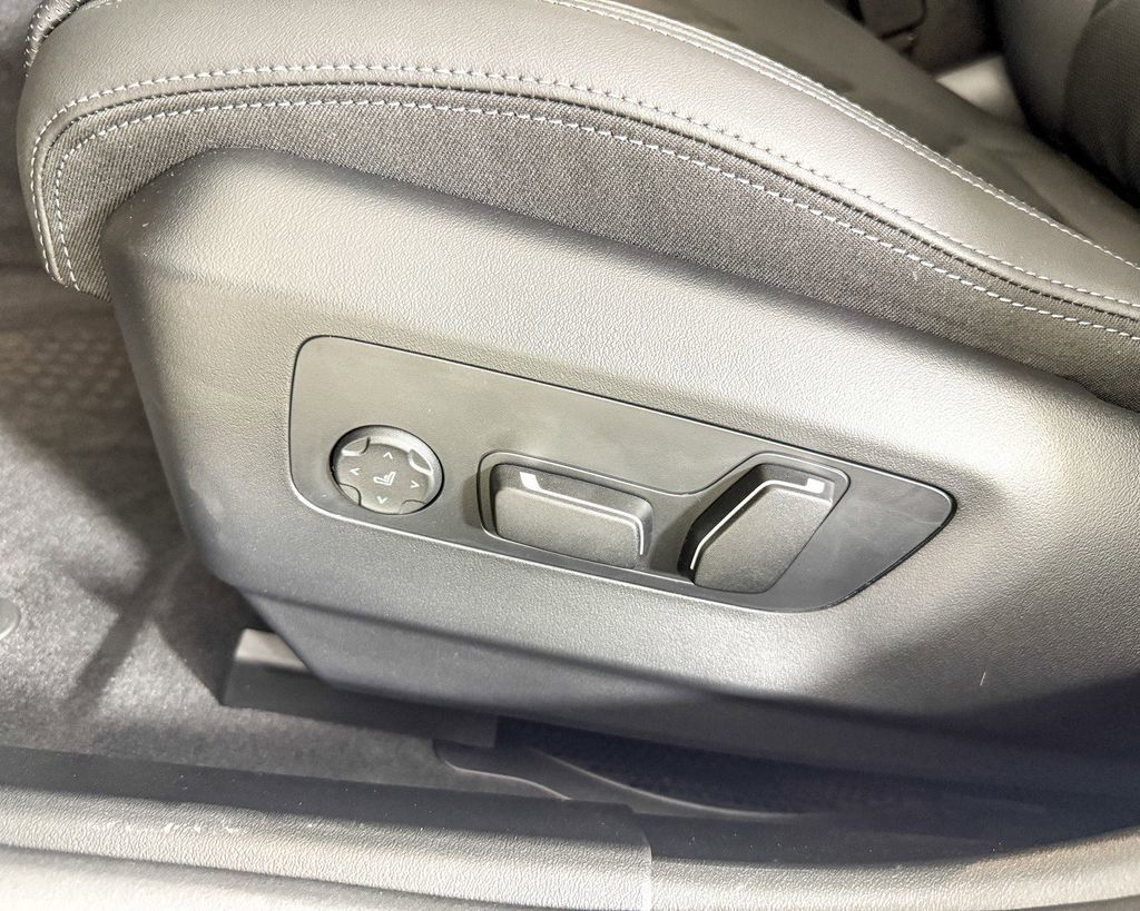 Thumbnail: 2025 BMW 5 Series - 35