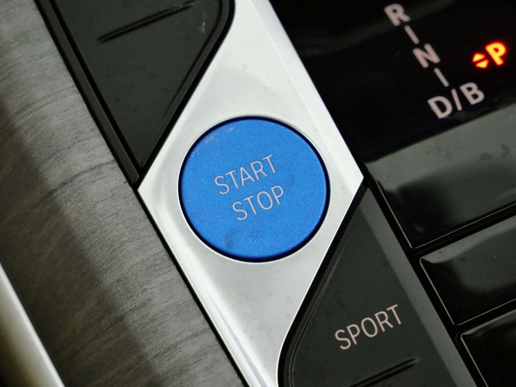 Thumbnail: 2026 BMW i4 - 46