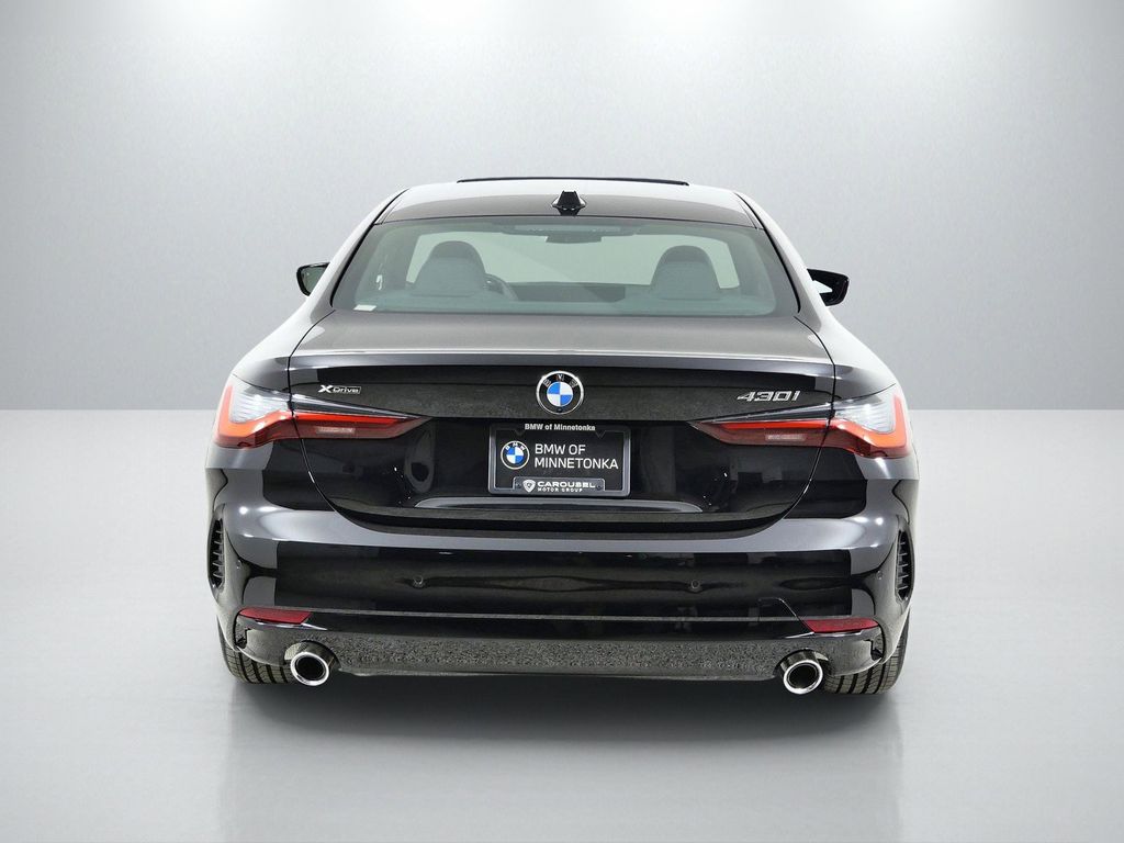 Thumbnail: 2025 BMW 4 Series - 10