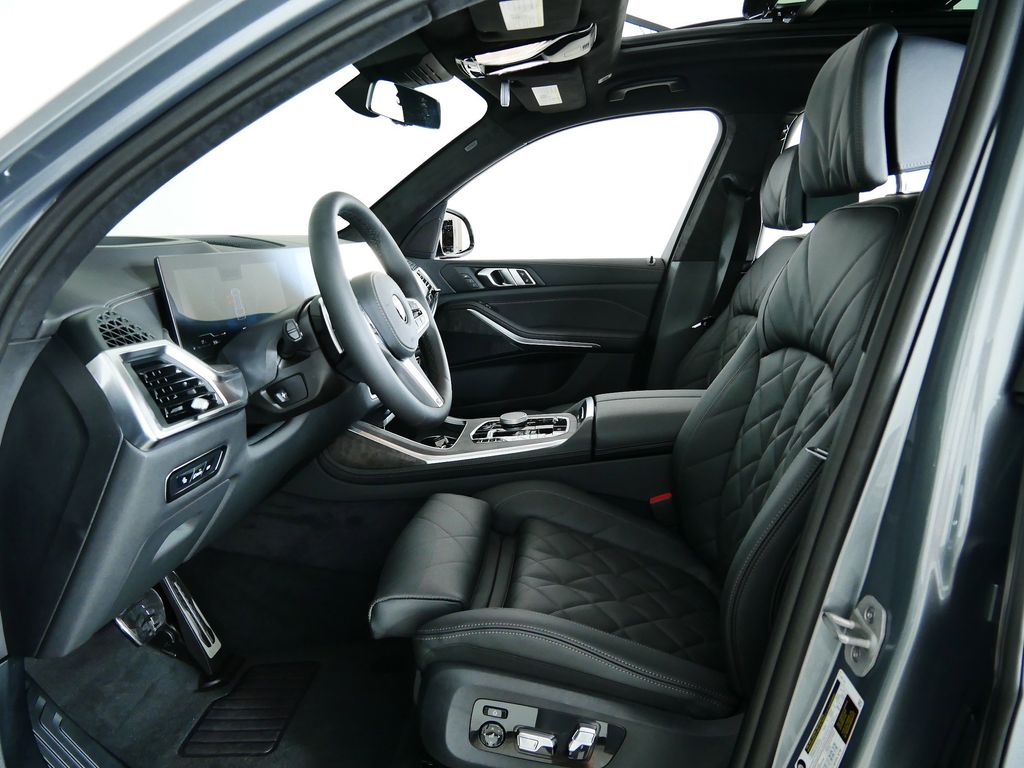 Thumbnail: 2026 BMW X7 - 32