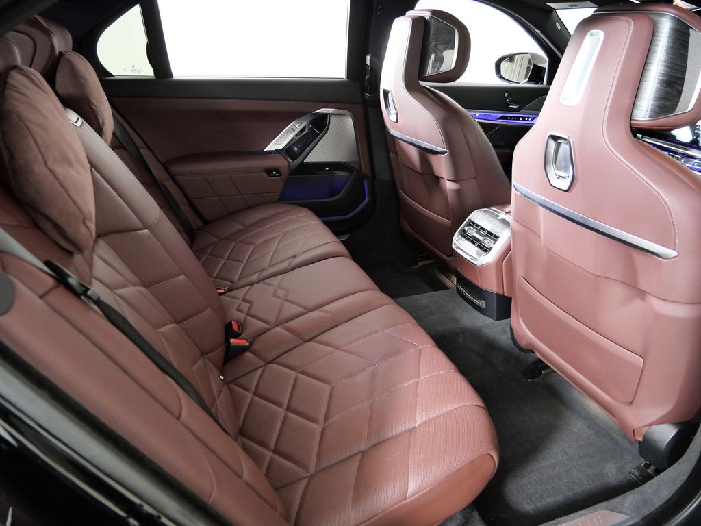 Thumbnail: 2023 BMW 7 Series - 31