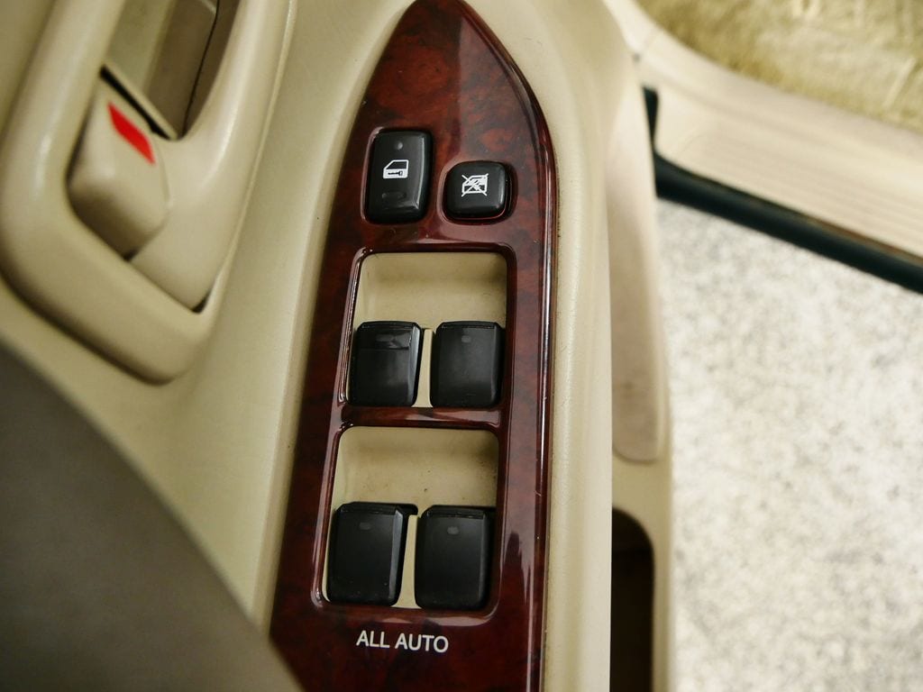 Thumbnail: 2004 Toyota Land Cruiser - 32