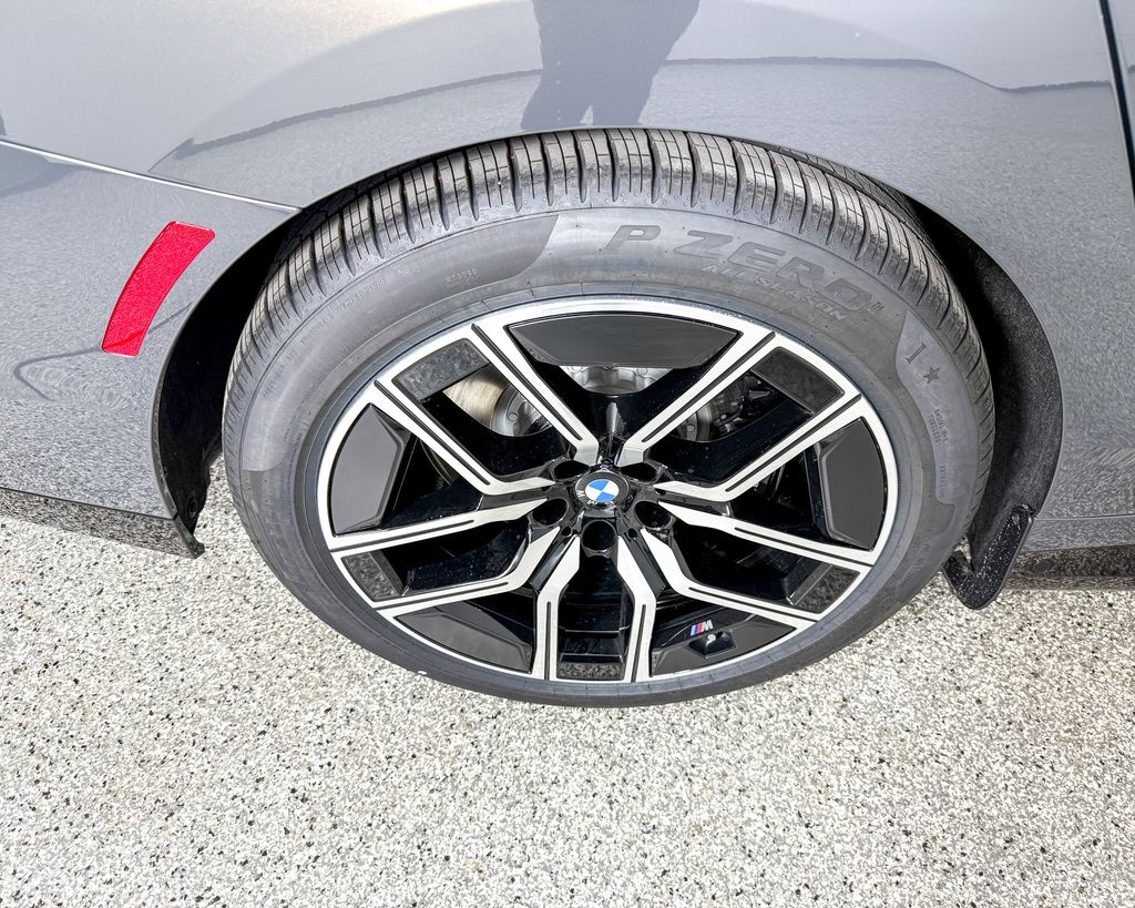 Thumbnail: 2025 BMW 7 Series - 18