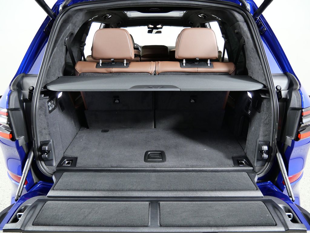 Thumbnail: 2026 BMW X7 - 28