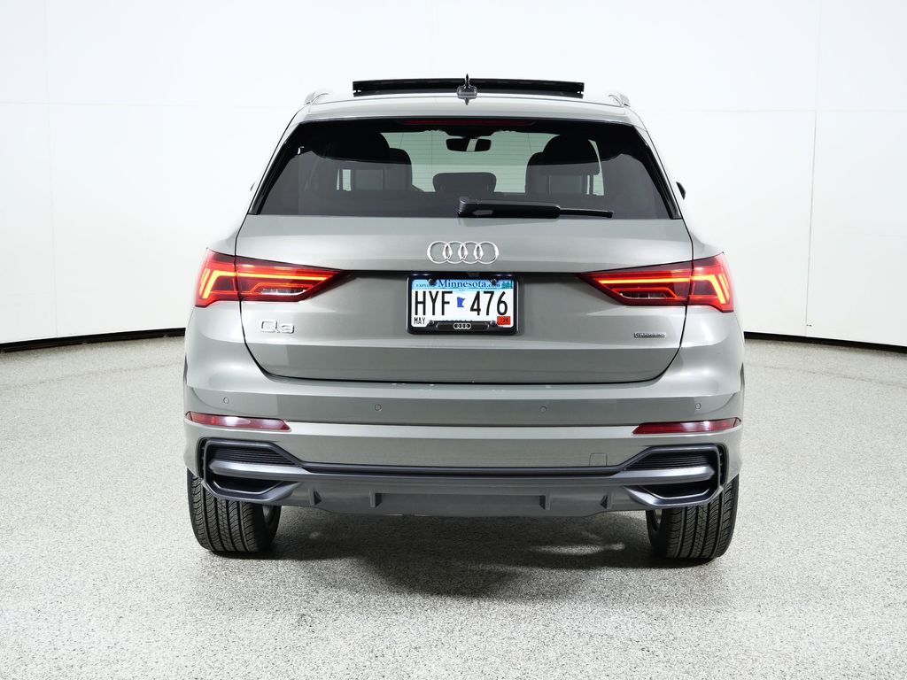 Thumbnail: 2022 Audi Q3 - 11