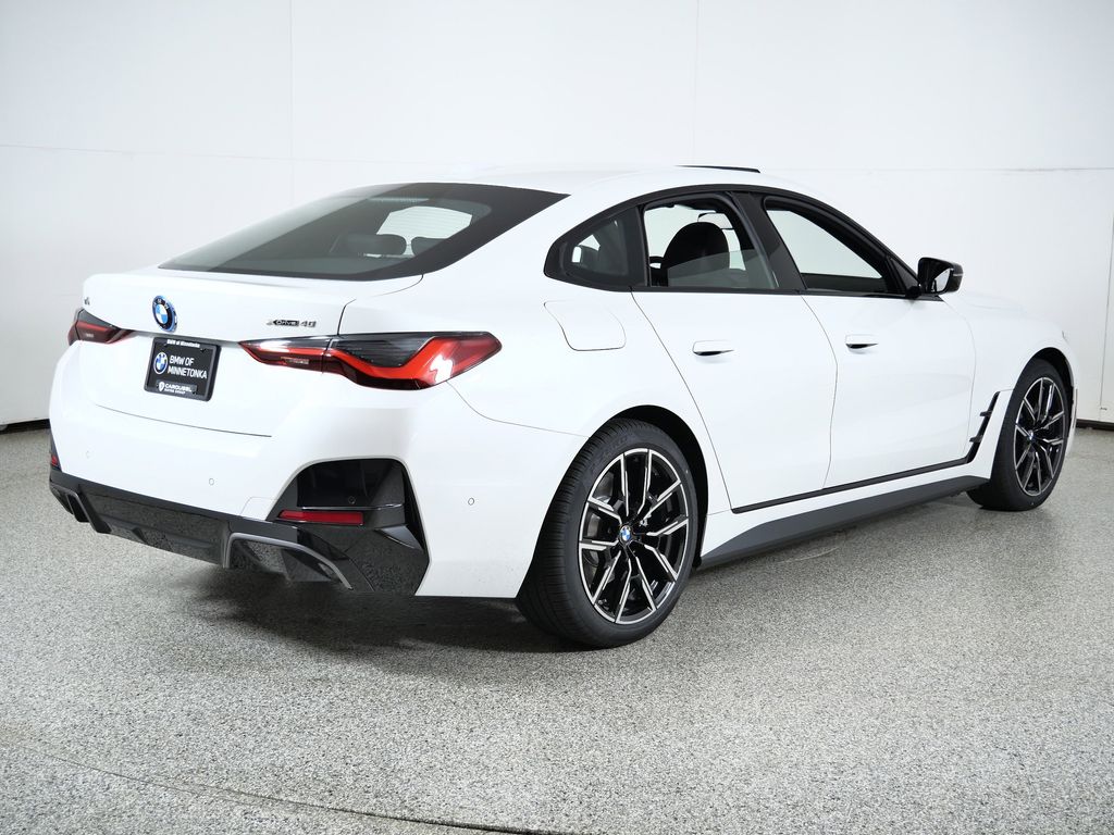 Thumbnail: 2025 BMW i4 - 9