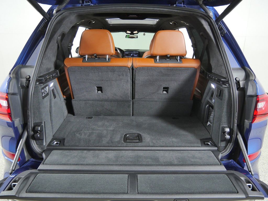 Thumbnail: 2021 BMW X7 - 30