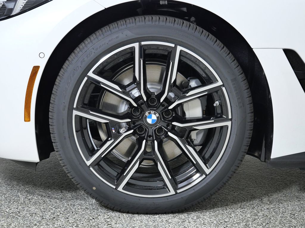 Thumbnail: 2025 BMW i4 - 17