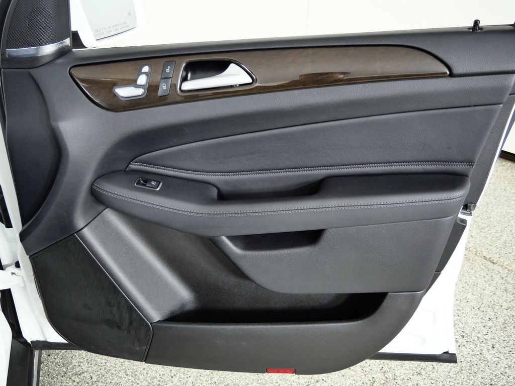 Thumbnail: 2017 Mercedes-Benz GLE - 20