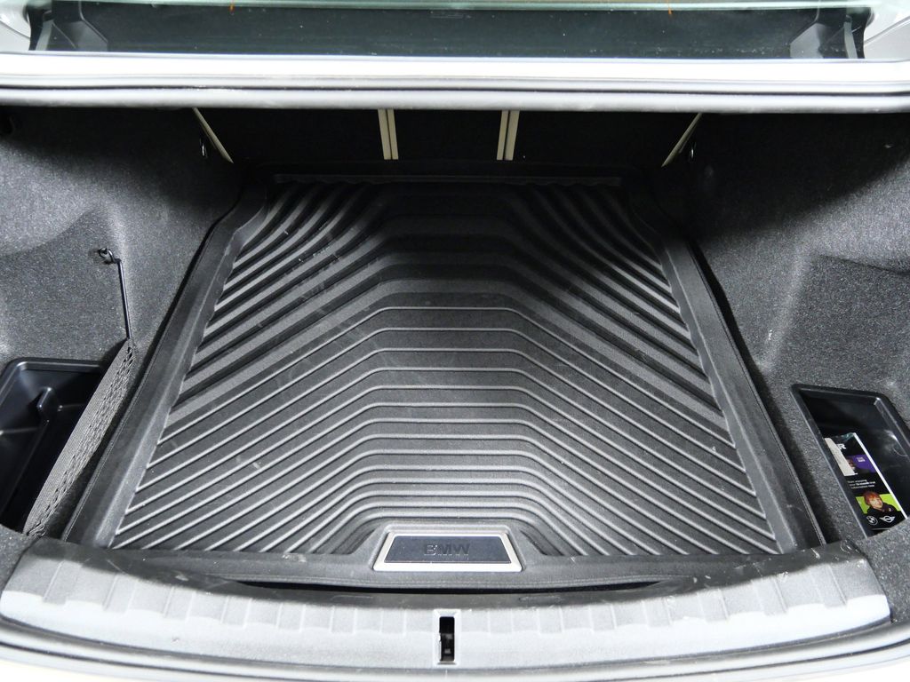 Thumbnail: 2025 BMW 3 Series - 32