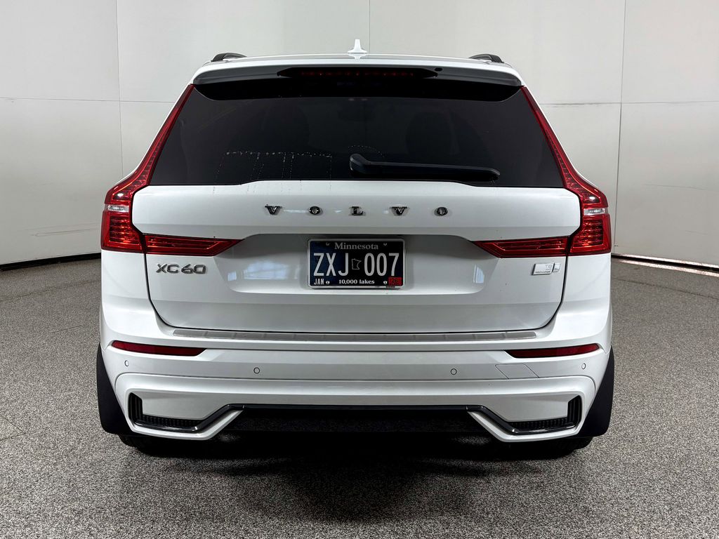 Thumbnail: 2022 Volvo XC60 - 7