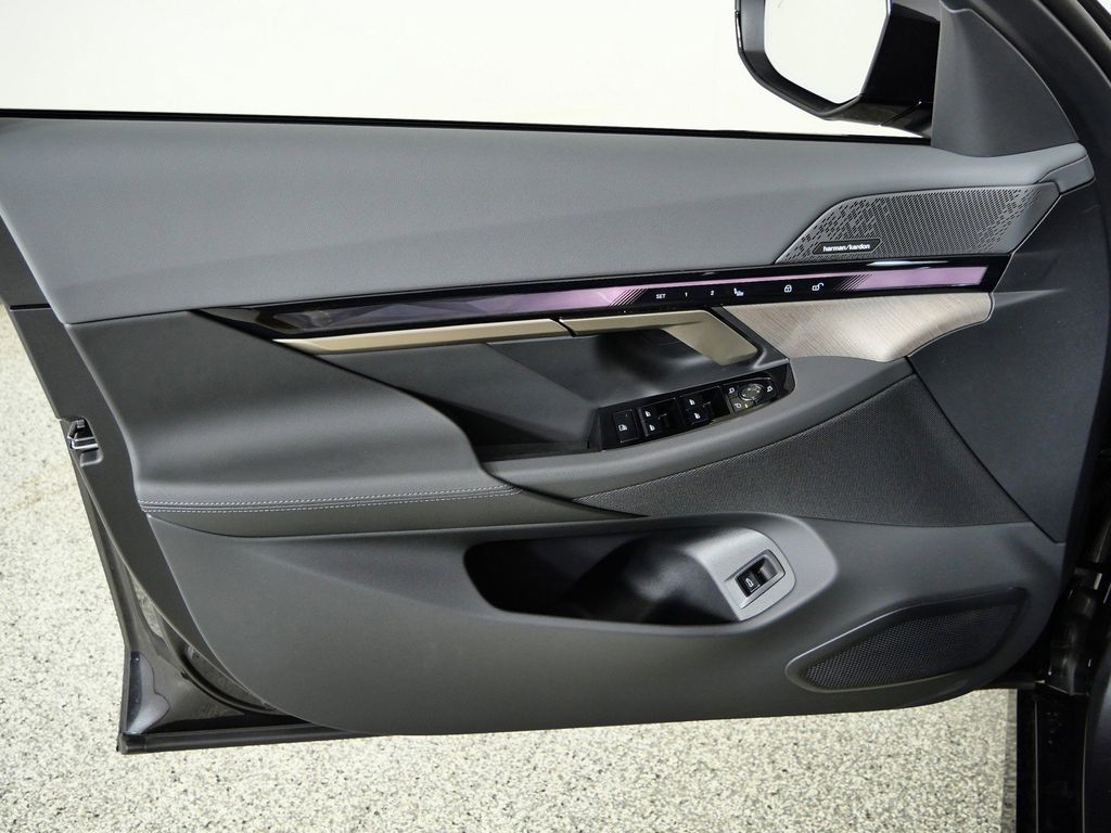 Thumbnail: 2026 BMW 5 Series - 32