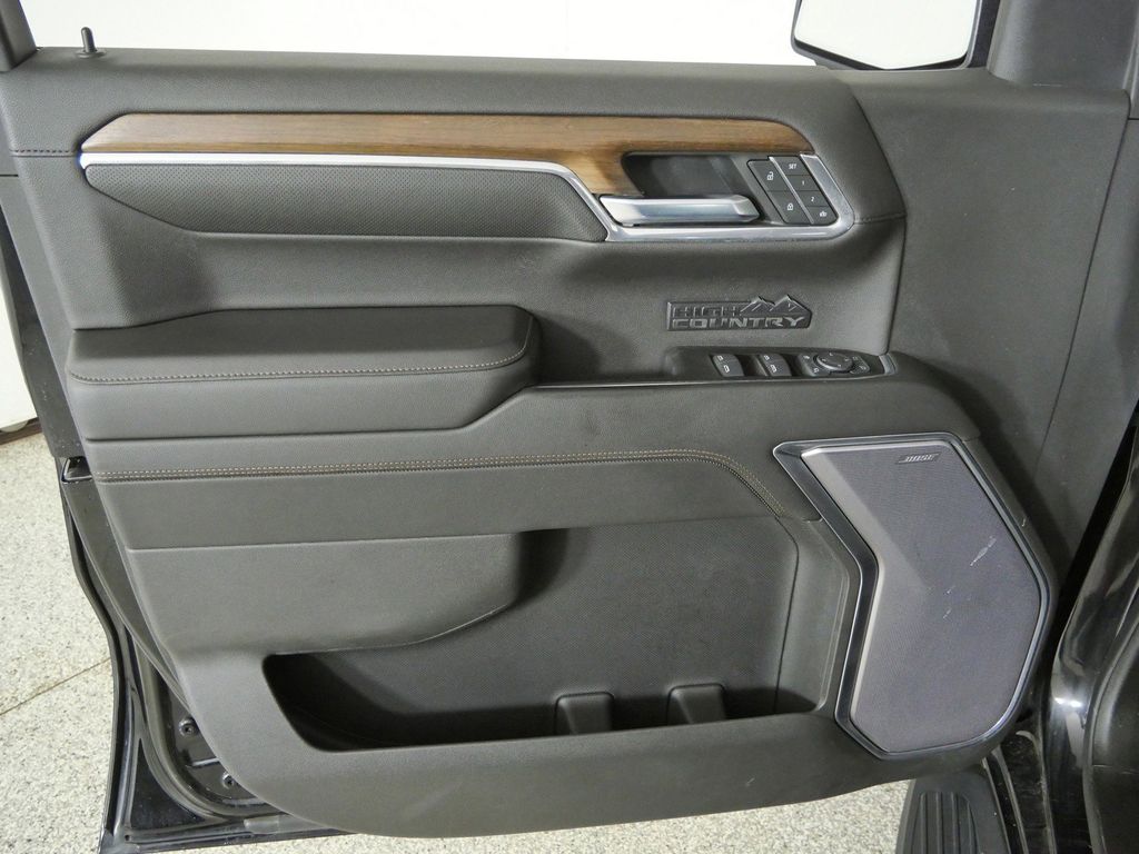 Thumbnail: 2022 Chevrolet Silverado 1500 - 32