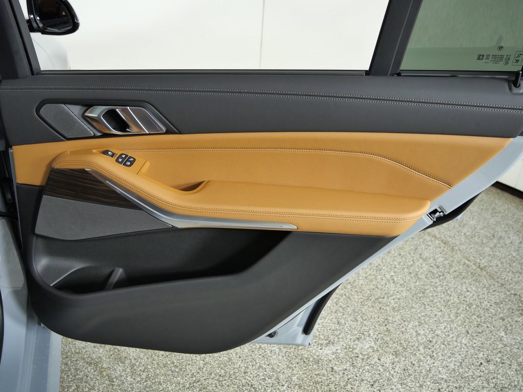 Thumbnail: 2026 BMW X7 - 27