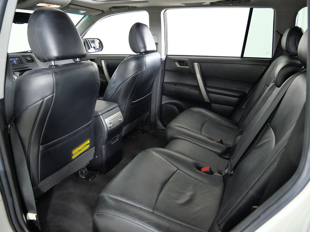 Thumbnail: 2011 Toyota Highlander - 30