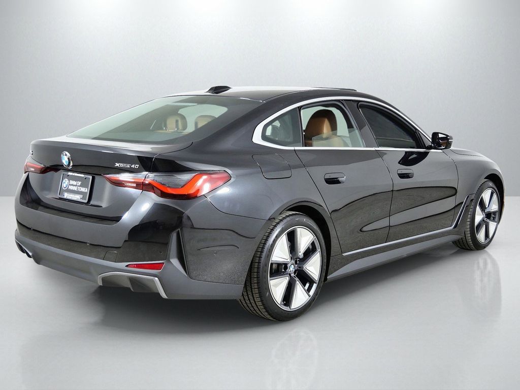 Thumbnail: 2026 BMW i4 - 9