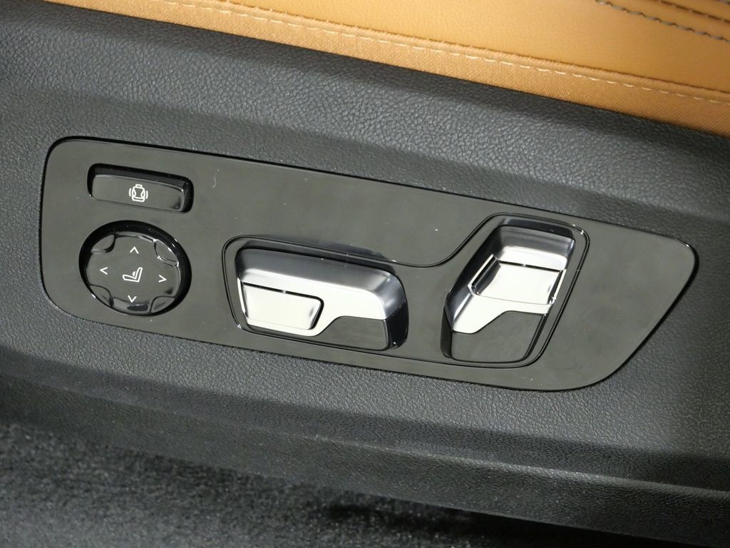 Thumbnail: 2026 BMW X7 - 42