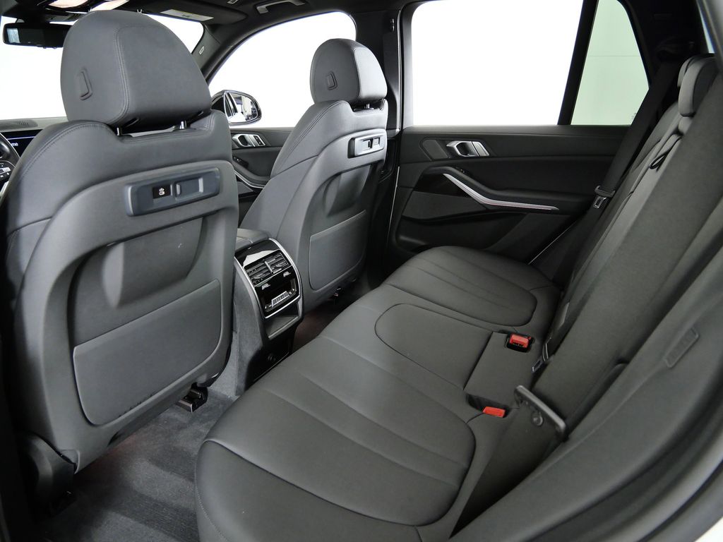 Thumbnail: 2020 BMW X5 - 32