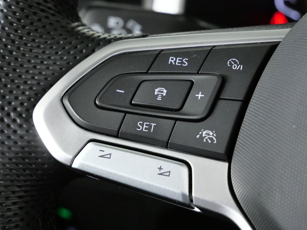 Thumbnail: 2023 Volkswagen Atlas - 40