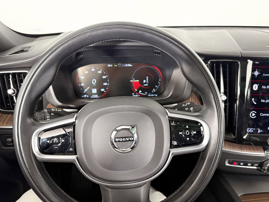 Thumbnail: 2021 Volvo XC60 - 8