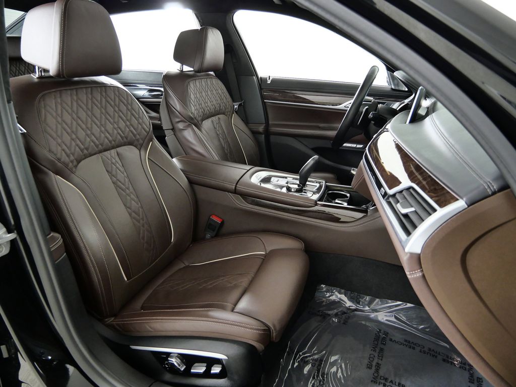 Thumbnail: 2016 BMW 7 Series - 22