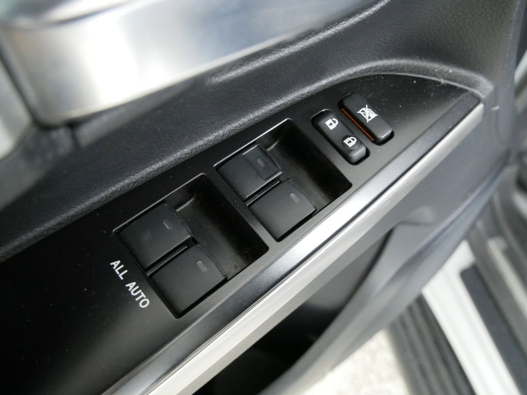 Thumbnail: 2016 Toyota Land Cruiser - 32