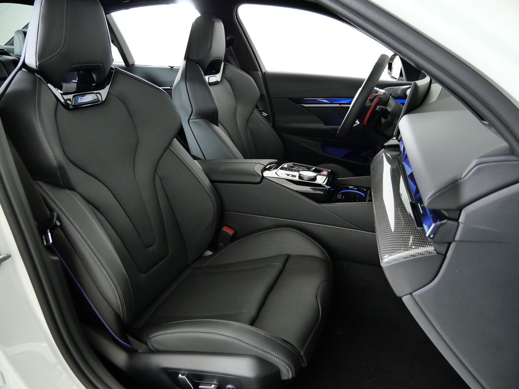 Thumbnail: 2026 BMW M5 - 22