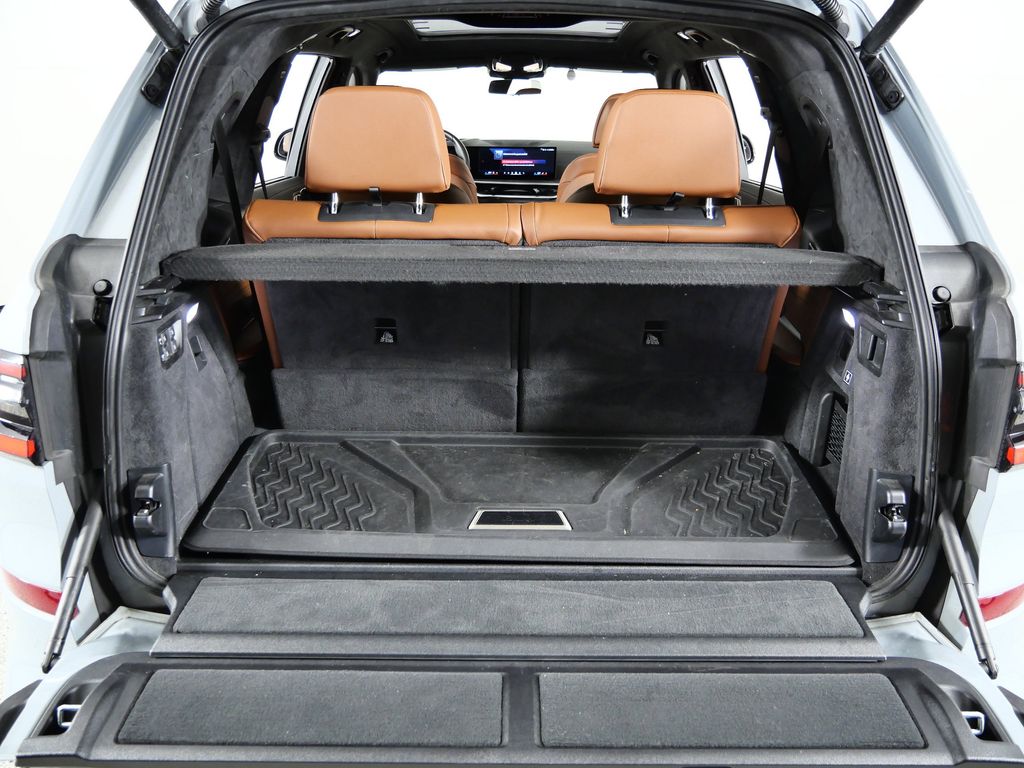 Thumbnail: 2025 BMW X7 - 29