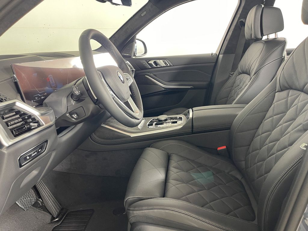 Thumbnail: 2025 BMW X7 - 31