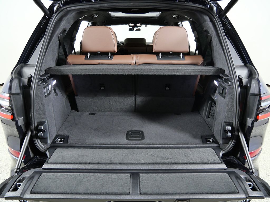 Thumbnail: 2026 BMW X7 - 30