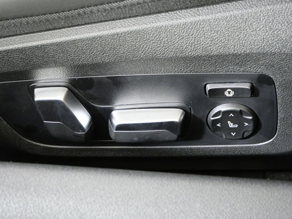 Thumbnail: 2026 BMW 8 Series - 24