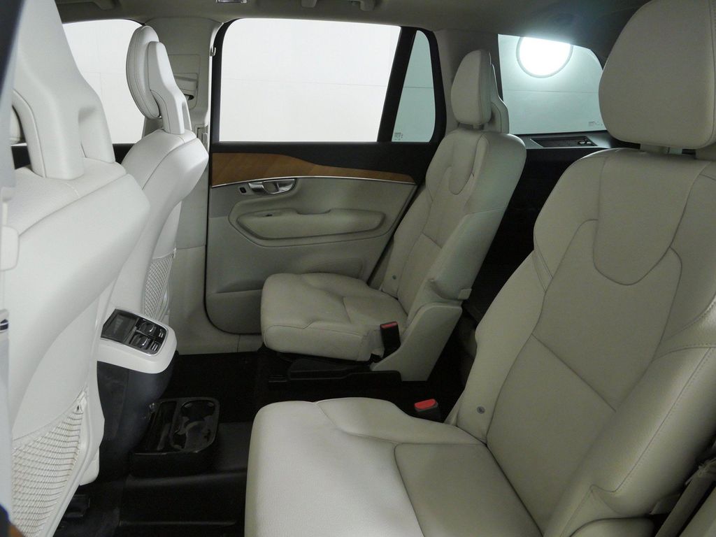 Thumbnail: 2022 Volvo XC90 - 30