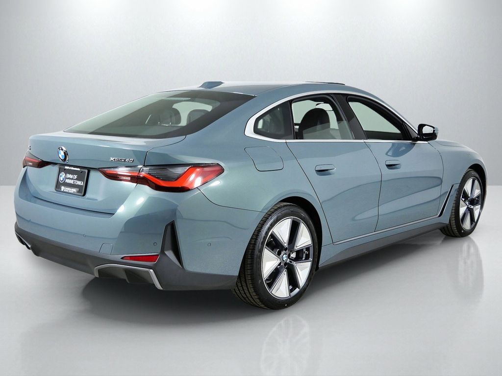Thumbnail: 2026 BMW i4 - 9